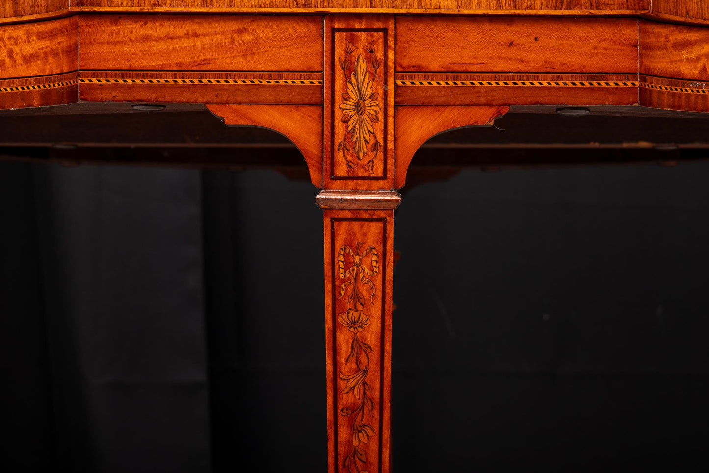 Late 19th Century Edwardian Crossbanded Marquetry Center Table - Highly Detailed , Antique Furniture, Incredible Woodworking Card Table