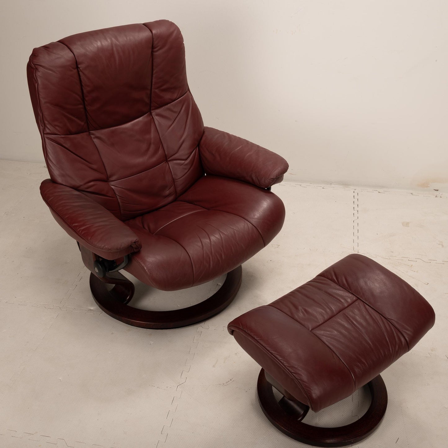 Ekornes Stressless Large Mayfair Classic Recliner Chair W/ Ottoman Paloma Bordeaux Leather, Reclining and Swivel, USA Shipping Available