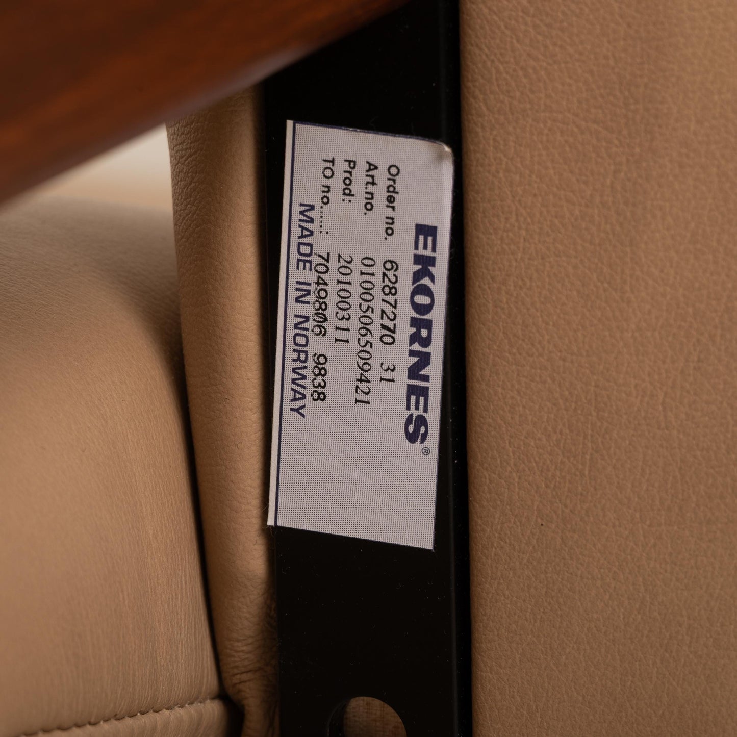 Ekornes Stressless® Consul Recliner – Medium – Sand Leather With Wood Base - Made in Norway
