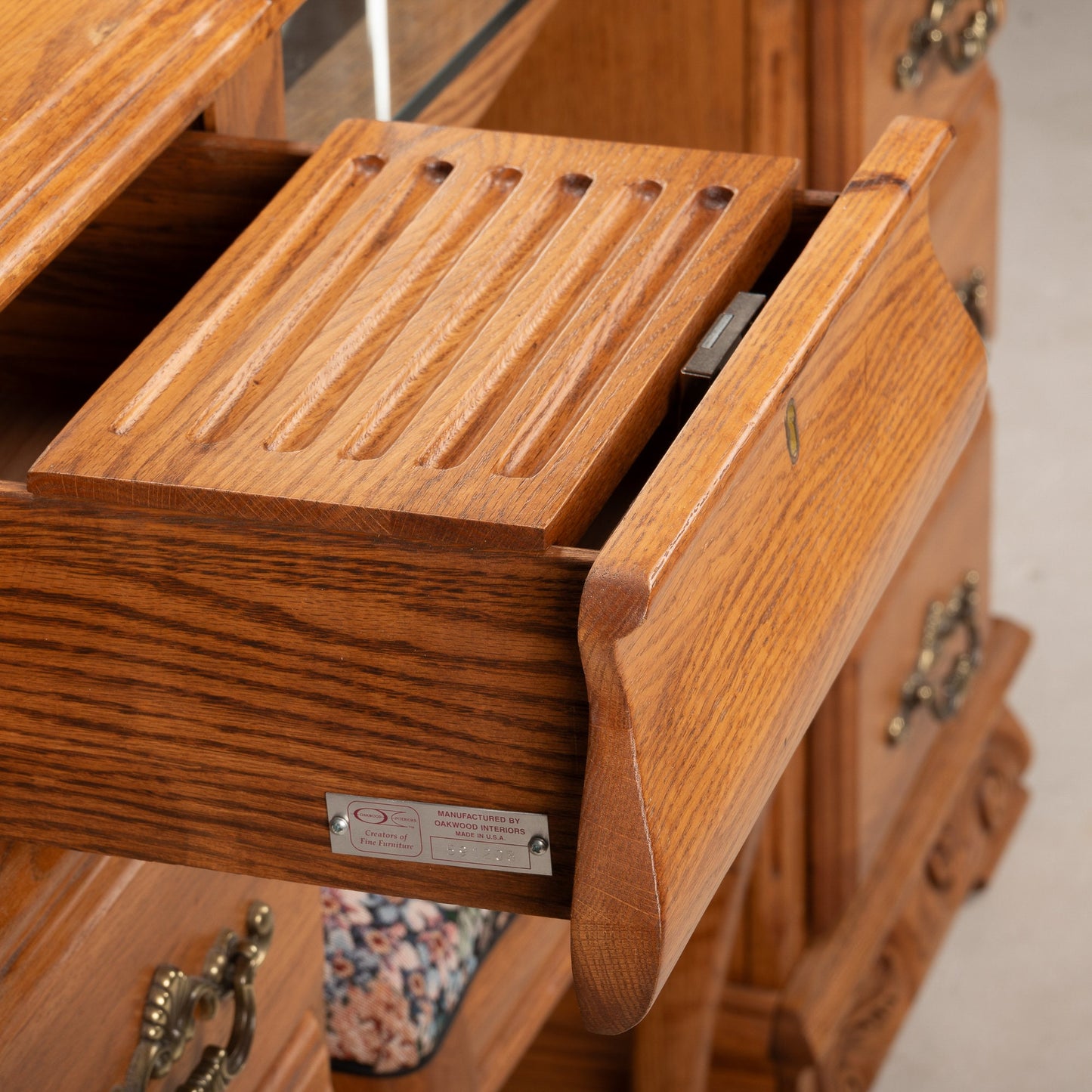 Oakwood Interiors Oakcrest Vanity W/ Bench, Carved Solid Red Oak Beautiful Piece , Fantastic American Craftsmanship