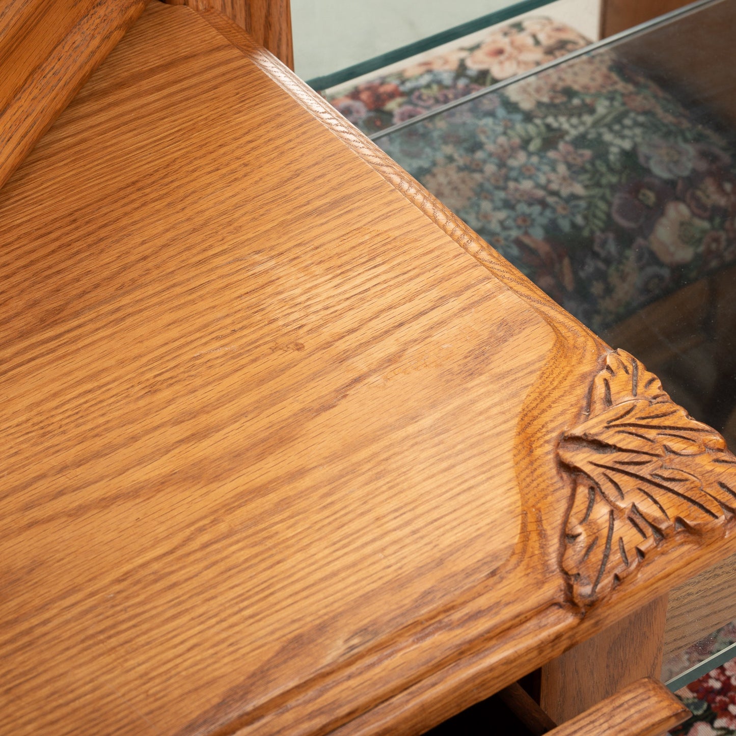 Oakwood Interiors Oakcrest Vanity W/ Bench, Carved Solid Red Oak Beautiful Piece , Fantastic American Craftsmanship