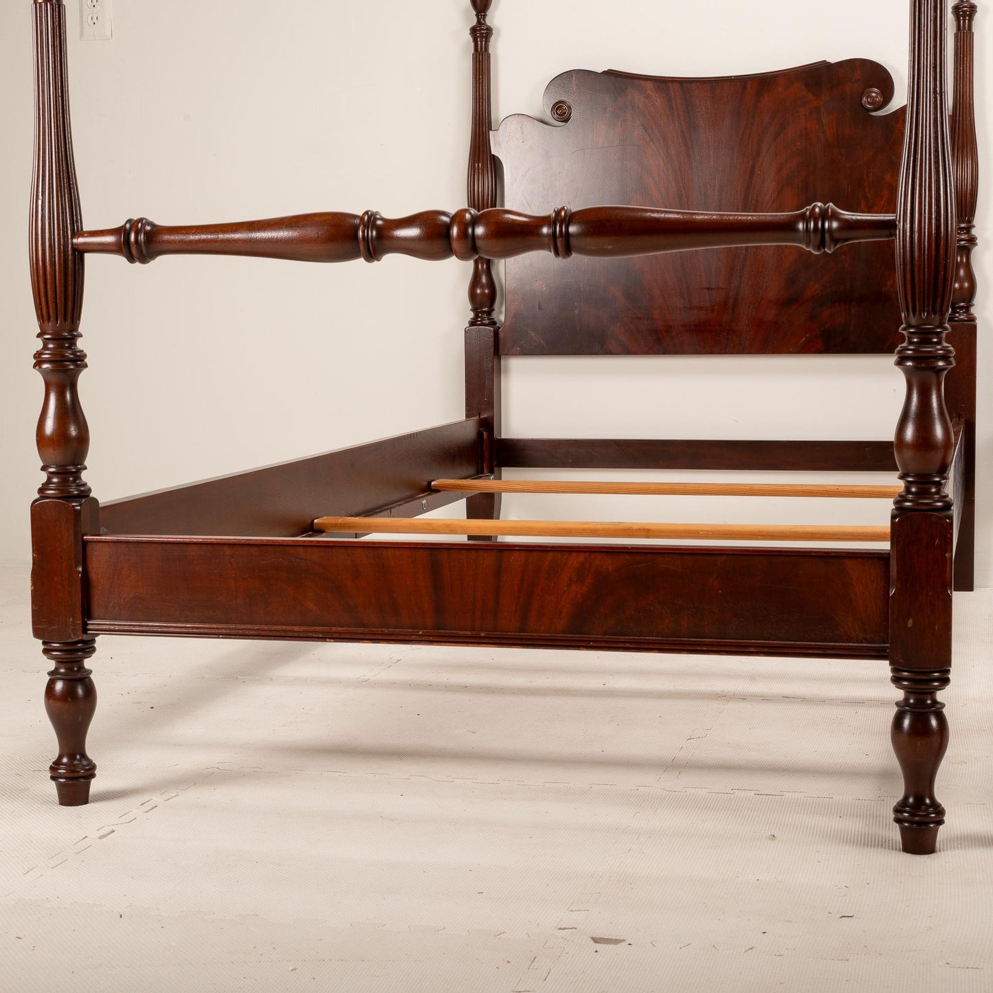 Outstanding Antique Flamed Mahogany 4 Poster Twin Bed Frames - a Pair , High End Antique Furniture, Late 1800s, Fantastic Burl Wood Pattern