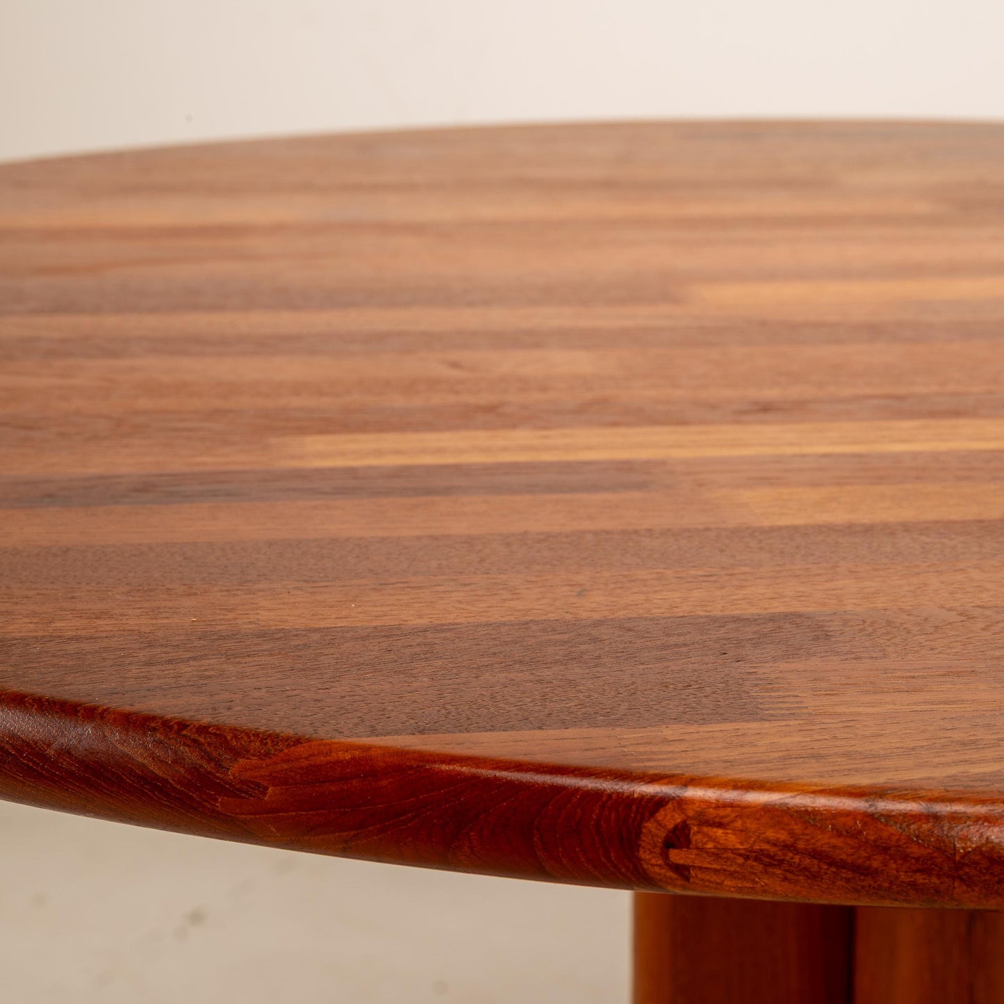 Sun Cabinet Scandinavian Danish Modern Solid Teak Round Dining Table, MCM Mid Century Modern, Clean Line, USA Shipping Available