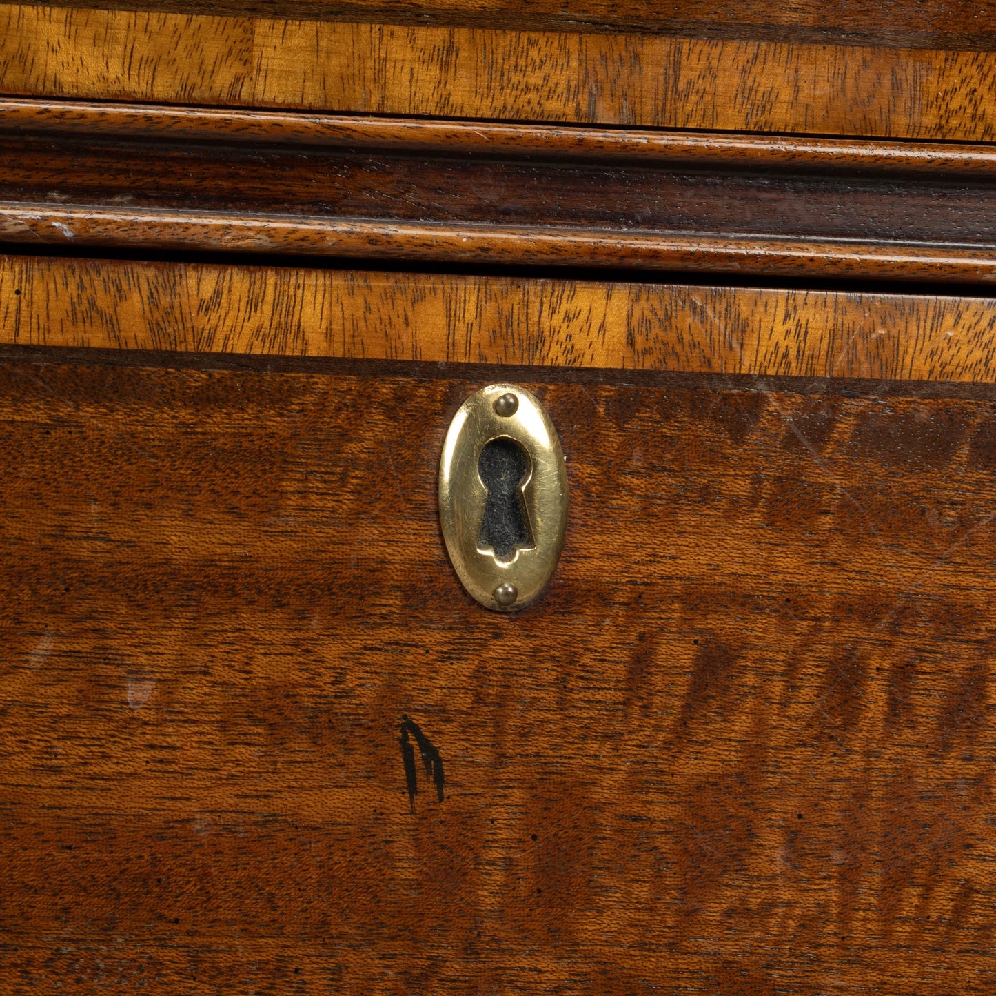 Baker Furniture Georgian Inlaid Banded Mahogany Bowfront Bachelor Chest of Drawers
