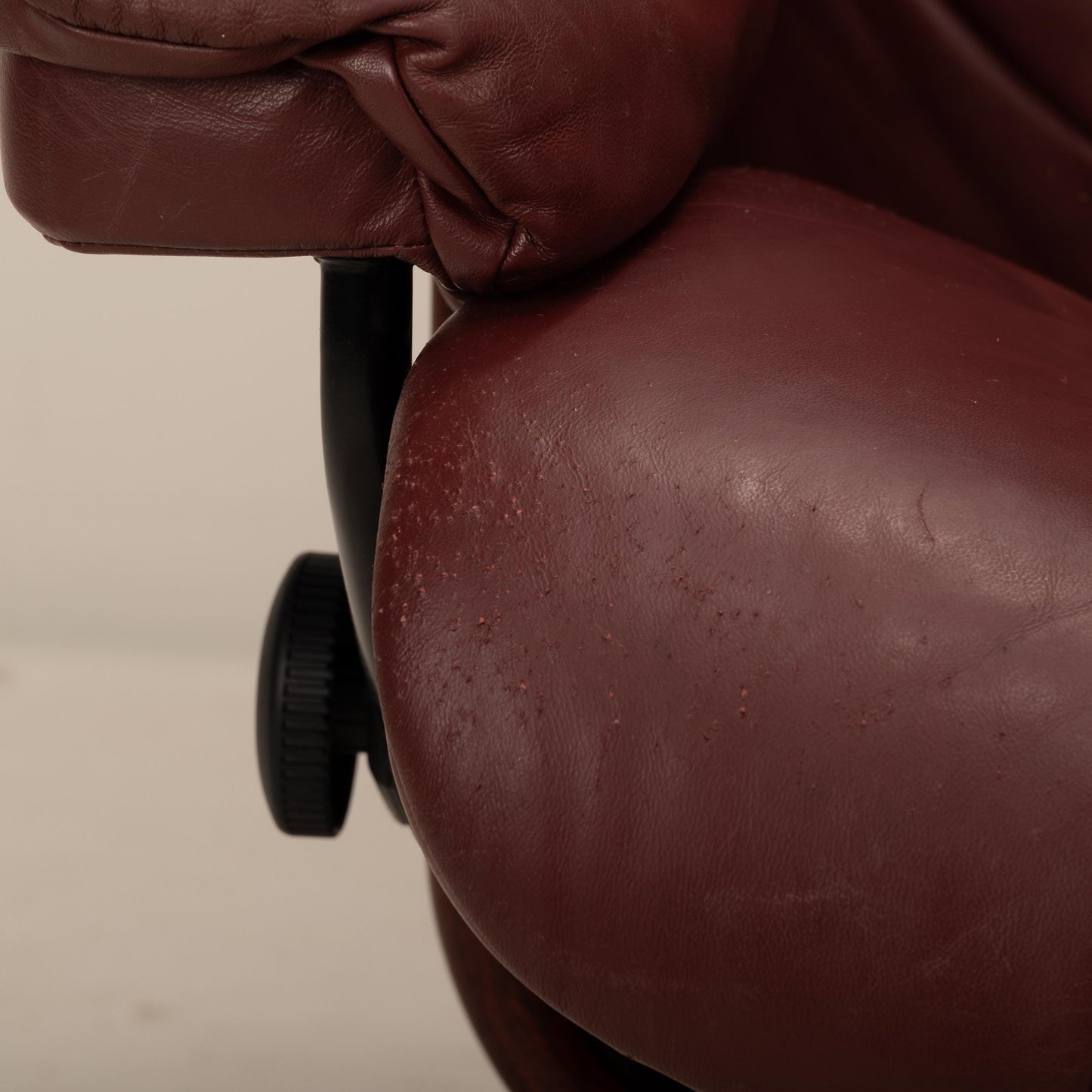 Ekornes Stressless Large Mayfair Classic Recliner Chair W/ Ottoman Paloma Bordeaux Leather, Reclining and Swivel, USA Shipping Available