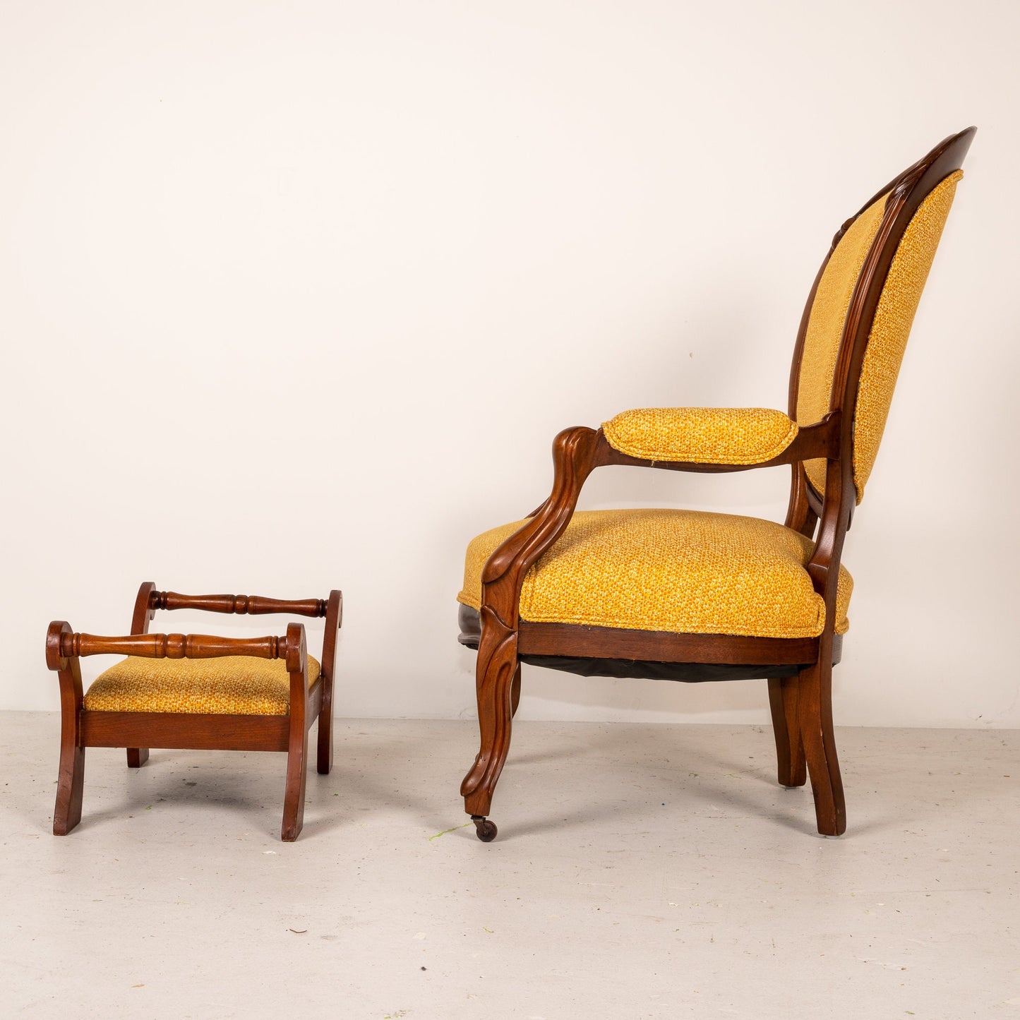 Late 19th Century Antique Mahogany Balloon Back Parlor Chair With Footrest | Indoor Deck Chair for Living Room | Luxurious Rest Chair